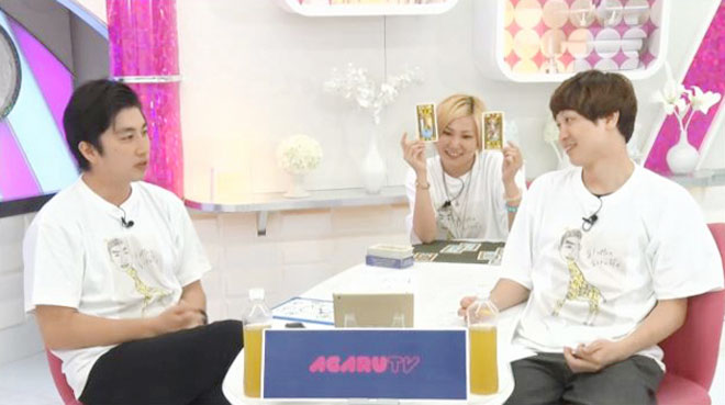 相談者へアドバイスを送る青沼（中央）