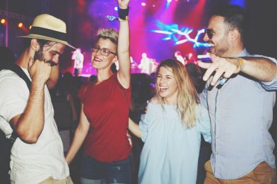 血液型【ライブハウス】あるある　O型は夢中になって歌って踊る！