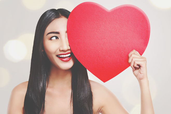 【手相占い】手のひらでわかる恋愛傾向　小指下が膨らんでいる人は恋の駆け引きが得意！