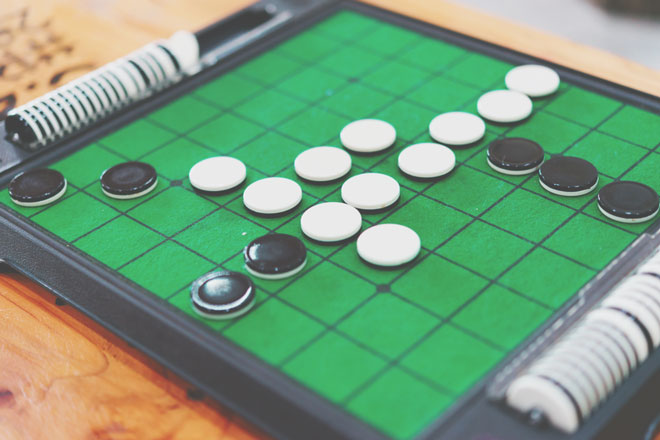 【夢占い】オセロの夢は勝負運が強まっている暗示　ゲームの夢が暗示することとは？