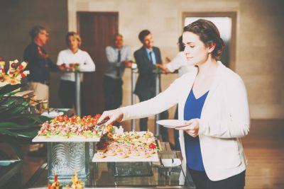 【心理テスト】ビュッフェでわかるあなたのダメ行動