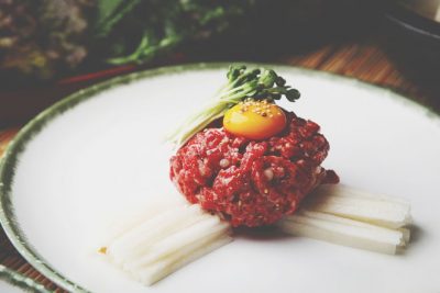 【心理テスト】ユッケでわかる2人の間に足りないもの