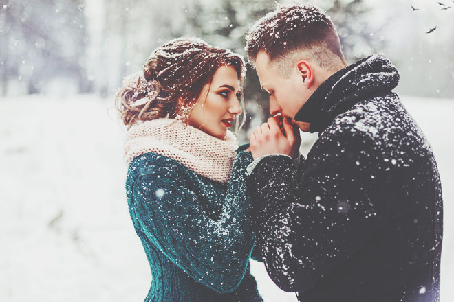 【無料占い】クリスマス直前！　気になるあの人から告白してくれる可能性は？