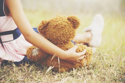 【心理テスト】子どもの頃に好きだった動物のぬいぐるみは? 答えでわかる心に残る後悔