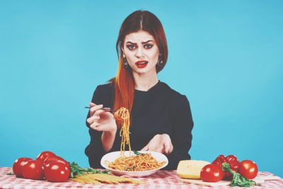 【夢占い】夢で感じた「味覚」が暗示することとは？