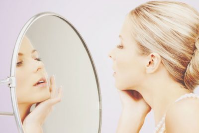 12星座【鏡をよく見る】ランキング　天秤座は美しい自分にうっとり！