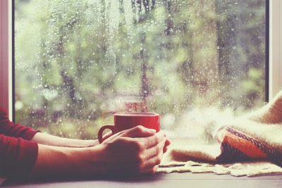 【心理テスト】突然の通り雨でわかるあなたにとっての癒やし