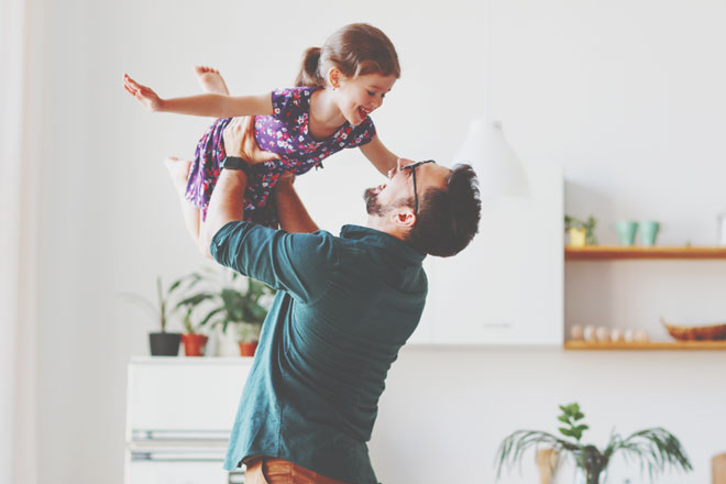 12星座【父性】ランキング　山羊座男性は背中で語る昭和の父親がぴったり！