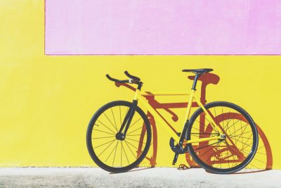 【7月の開運壁紙】恋愛運は「車輪のついた乗りもの」、金運は「王冠」の写真で運気アップ！