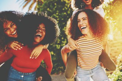 【夢占い】背中の夢が暗示することとは？