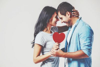 彼の星座別【告白されたときの反応】蟹座男性は一気に恋愛モードに！