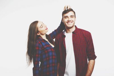 彼の星座グループ別【喜ぶ褒めポイント】牡羊座・獅子座・射手座は強さとカッコよさを伝えて！