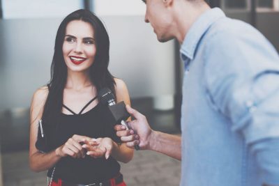 【心理テスト】街頭インタビューのでわかる改善したい恋の問題点