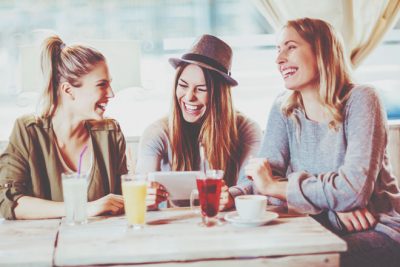 【手相占い】コミュニケーション上手な手相ベスト3