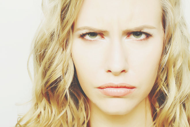 【手相占い】知能線が短い人は優柔不断な態度にイラッ！　短気な手相ベスト3