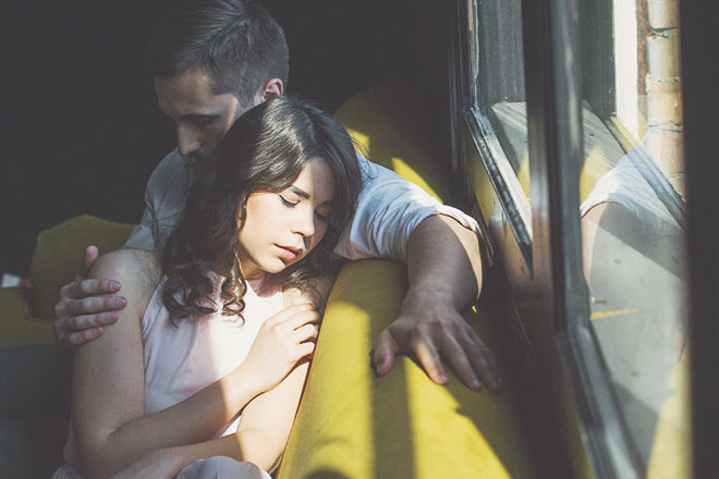 【無料占い】2人の運命は？　隠さなければいけない恋の行く末