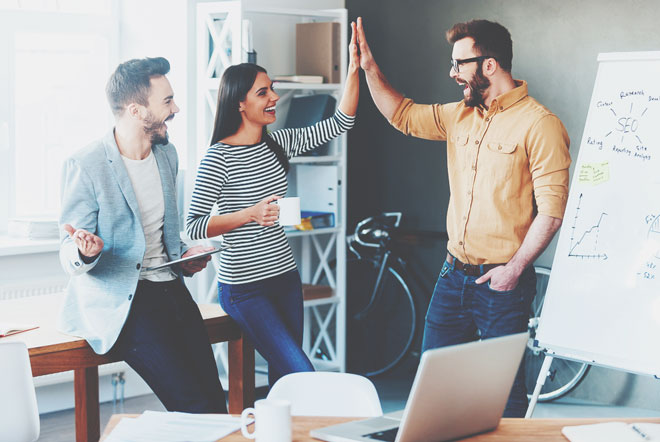 職場で運気を上げる7つの行動　机回りに色の力を取り入れて、ランチタイムでパワーを充電！