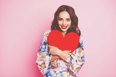 【オーラカラー占い】「ピンク」さんは好きな人に気持ちがバレバレ!?