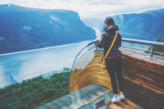 【1月の開運方位】ラッキー方位は「南東」、展望台や灯台にのぼって思い切り深呼吸しよう！