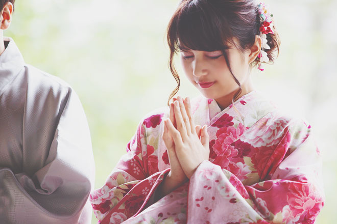 あなたは今、何色？【オーラカラー占い】初詣をしたあなたは「銀色」さんかも！