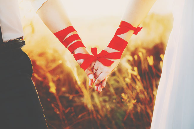 恋愛占い特集｜あなたの「運命の恋」を解き明かす！　運命の人・出会い・時期・結婚など、すべて占えます！【無料占い】