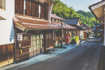 【3月の開運方位】ラッキー方位は「南西」、昔を感じられるところが吉！