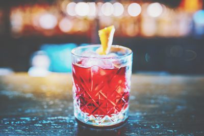 【3月の開運壁紙】恋愛運は「お酒」、金運は「つがいのニワトリ」の写真で運気アップ！