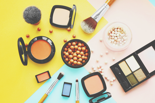 収入アップの開運メイクは鼻筋がポイント！　ハイライトを入れてキレイに見せて