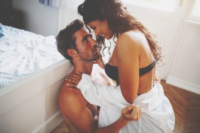 【心理テスト】ポテトチップスの袋の開け方でわかる、エッチのときの振る舞い方