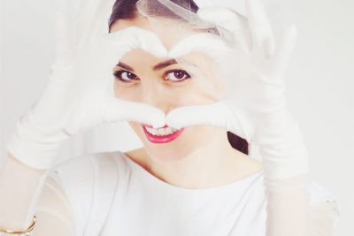 【開運指ヨガ】結婚線を強化！「小指おじぎのポーズ」