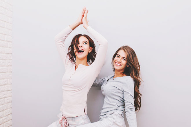 【開運指ヨガ】新生活の人間関係を円滑に! 感情線を強化する「感性のポーズ」