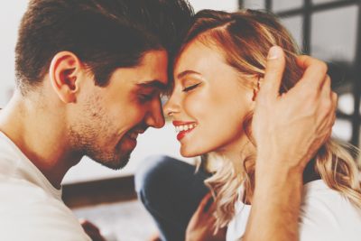 【心理テスト】警官を見て思ったことでわかる、恋人に求めていること