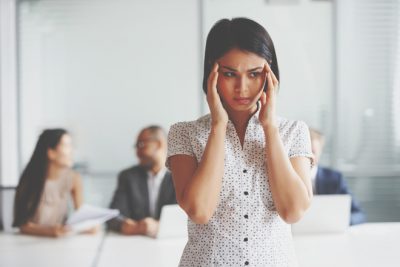 【心理テスト】芸能ニュースでわかる、自己アピールできない原因