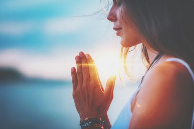 【開運指ヨガ】大願成就！　あなたの思いをかなえる「開運のポーズ」