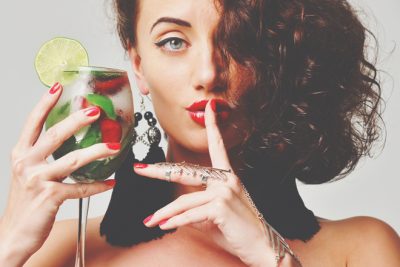 血液型【バー】あるある　O型はお客さんと仲よくなる、AB型は自分だけの世界に浸る！