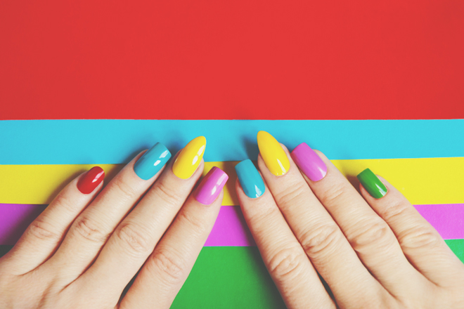 【夢占い】長い爪の夢は異性にあやしい罠を仕掛けられる警告！　爪の夢が暗示すること