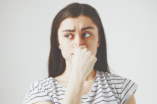 【夢占い】くさい夢を見たら危険人物に注意！　夢の中で感じた「におい」が暗示すること