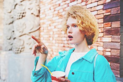 血液型【有名人を見たら】あるある　O型は「ファンなんです」と握手をしてもらう！