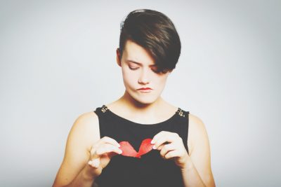 【心理テスト】お店の電話にショック！　理由でわかる恋愛が苦痛になるとき