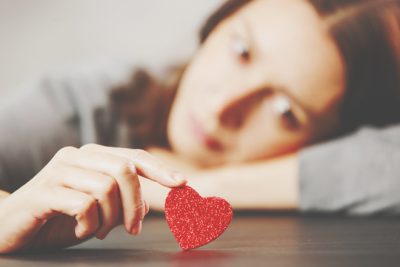 血液型【恋が苦しいとき】あるある　AB型は恋の掟に振り回されるとき！