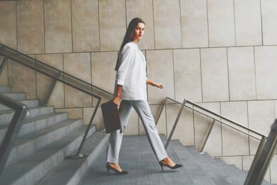 歩き方でわかる仕事の性格　速足の人は実行力はあるがワンマンになりがち！