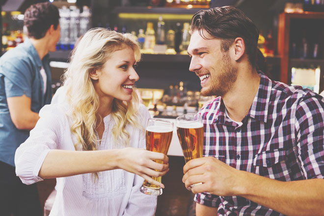 男性の酔い方でわかる恋愛傾向　酔っぱらって大声で笑う人は恋の駆け引きが苦手！