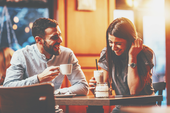 星座グループ別【昔好きだった人と再会したら】牡羊座・獅子座・射手座は恋が再燃する!?