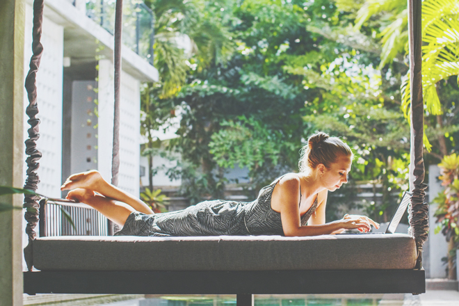 【心理テスト】スパホテルで1泊、何を持っていく？　答えでわかる幸せに必要なもの