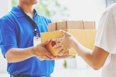【夢占い】宅配便・郵便の夢が暗示することとは？