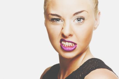 【夢占い】嫉妬する夢が暗示することとは？