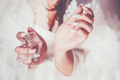 12星座【2021年のお守り】乙女座はフローラル系の香水！