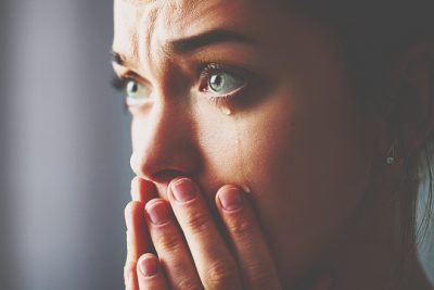 【夢占い】泣く夢が暗示することとは？