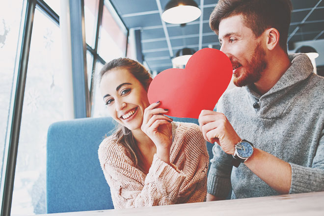 【無料占い】この恋は成就する？　あの人の気持ちとこれからの進展を占う