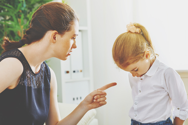 【夢占い】母親に怒られる夢は事故やトラブルの警告！　怒られる夢が暗示すること